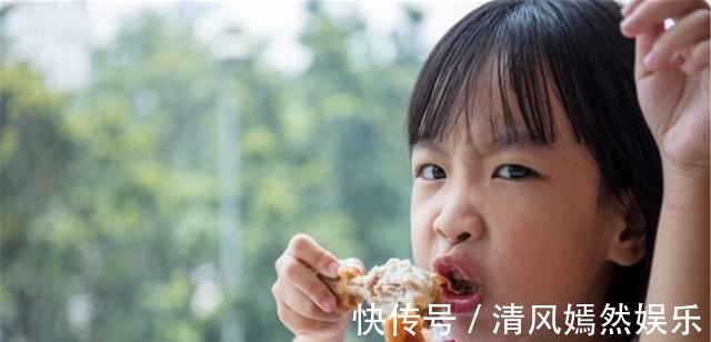 孩子|你家孩子正在被“催熟”，预防孩子早熟，这些食品不要给孩子吃了