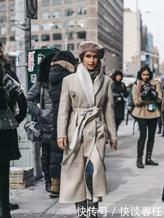 大衣+围巾=冬日最强搭配!温暖时髦、超显脸小,不穿你就真输了