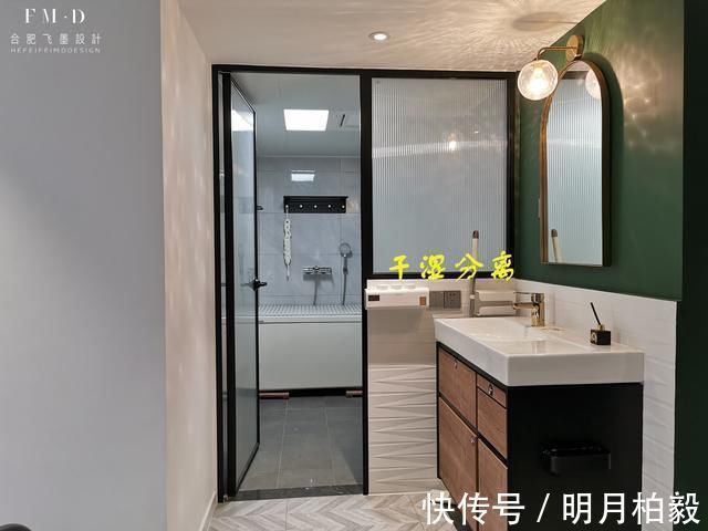 隔断门|这叫有远见,卫生间嫌小将浴室柜外移,小户型干湿分离、干净清爽