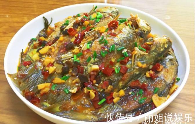 美食推荐：椒盐酥蛤蜊、茶树菇爆螺片、红烧小杂鱼制作方法