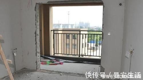 玻璃砖|朋友家又火了,打通了阳台砌玻璃砖,实用2倍邻居都踏破门槛来看