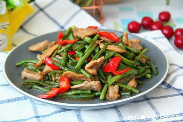 千万别|从冰箱中拿出的冻肉,千万别加水泡,教你一招,吃起来和鲜肉一样