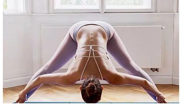 双脚|瑜伽双角式详解,这些技巧初学者一定要掌握!
