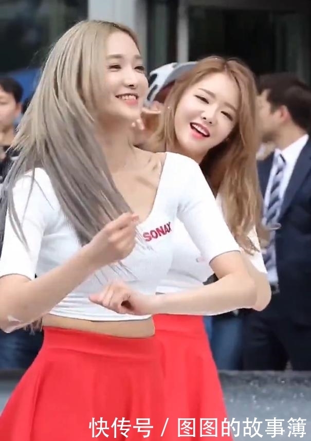 透着一|街拍:清纯的车模美女,甜美白净,气质出众