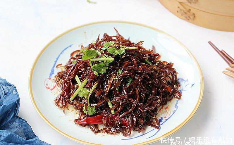 老北京酱咸菜丝,丝丝入味,夹空心小烧饼吃比肉还香