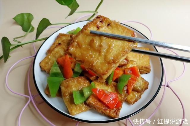 豆腐最简单的做法,裹上蛋液煎着吃,不易碎还很脆