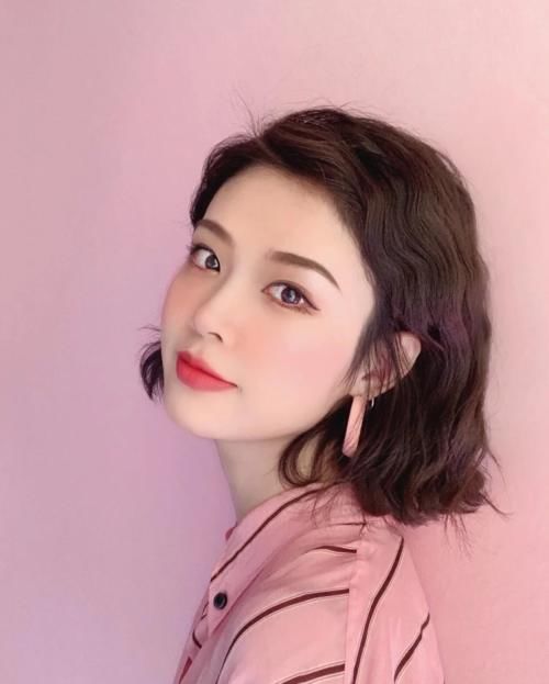 蓬松感|女人发型别瞎剪,不想单一就瞧这3款迷人的造型,时髦显瘦脱单快