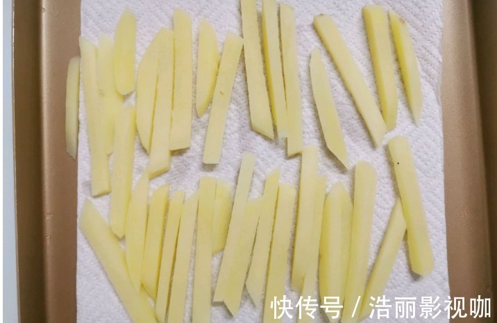 炸制|炸薯条时,裹面粉直接炸就错了,教您正确做法,薯条又香又脆