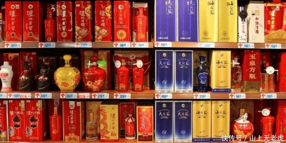 货架|沃尔玛“低调”的白酒之王,却被堆在货架布满灰尘,网友:难懂