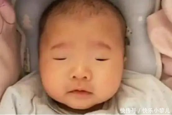 笑话|90后新手宝妈闹“笑话”,以为生出没眼娃,医生检查后却笑出声