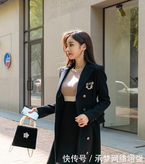 针织|美女珠珠:幻彩粉黑混搭俏皮针织及膝裙!