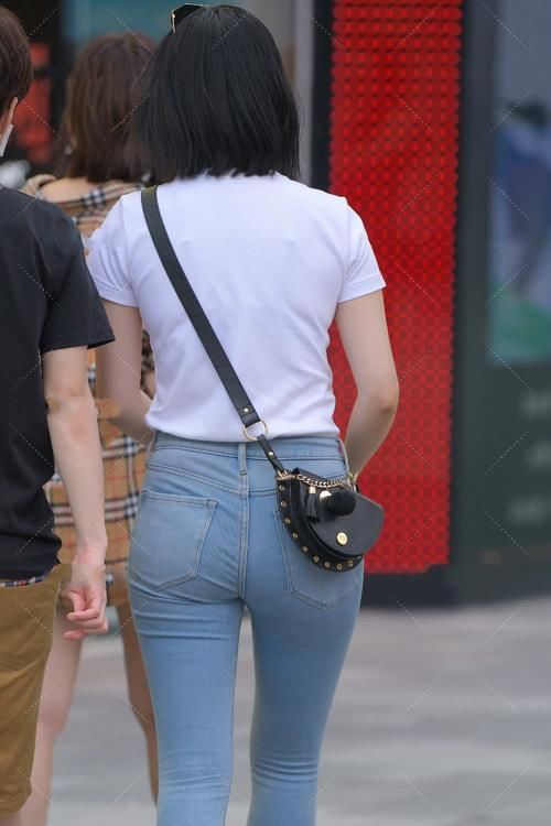 搭配 连衣裙的穿搭示范,拉长身材比例,令人难忘