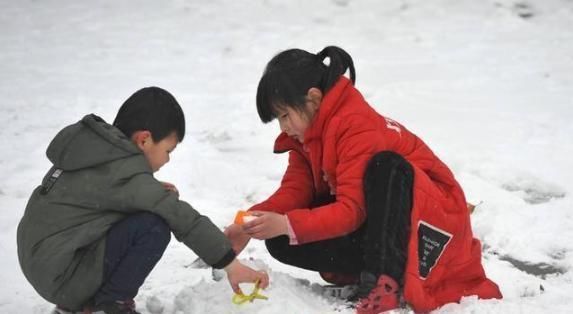 小张刚|'我是姐姐不是妈',女儿拒绝抚养亲弟弟,遭父母告上法庭