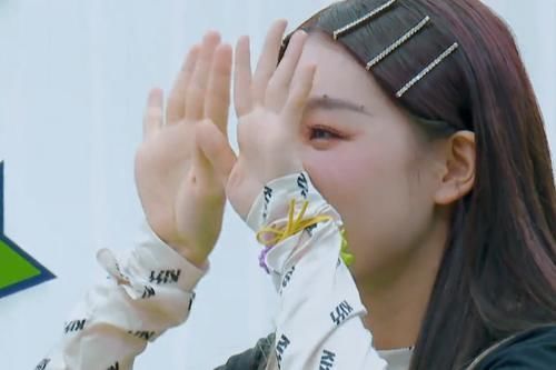 火箭少女不愿面对解散倒计时,谁留意杨超越真当粉丝看不到吗