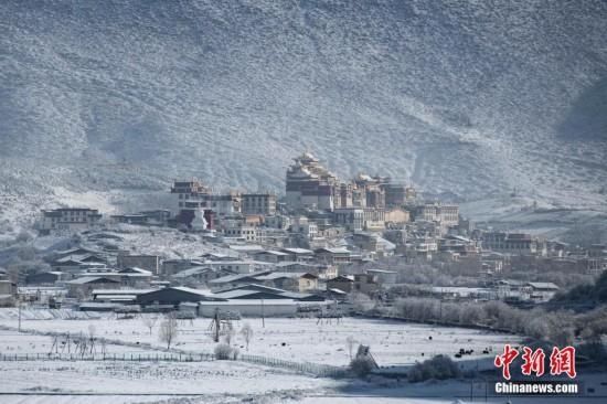 银装素裹|雪后香格里拉：银装素裹 美若仙境