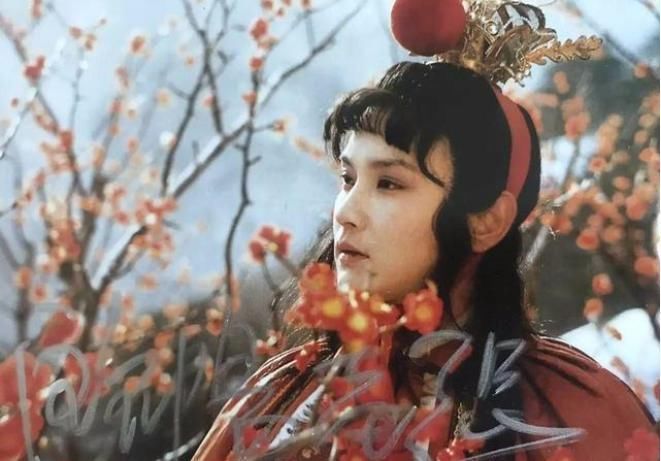 贾宝玉|两盆洗脸水，林黛玉和史湘云一人一盆，宝玉为何用湘云的剩水洗脸