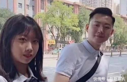 家长|“最嫩爸爸”接女儿放学惹人眼红,老师怀疑早恋,妈妈无奈亲爹