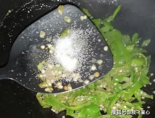  营养|掌握这三个技巧，做出的青椒炒鸡蛋，鲜嫩美味，营养好吃更下饭