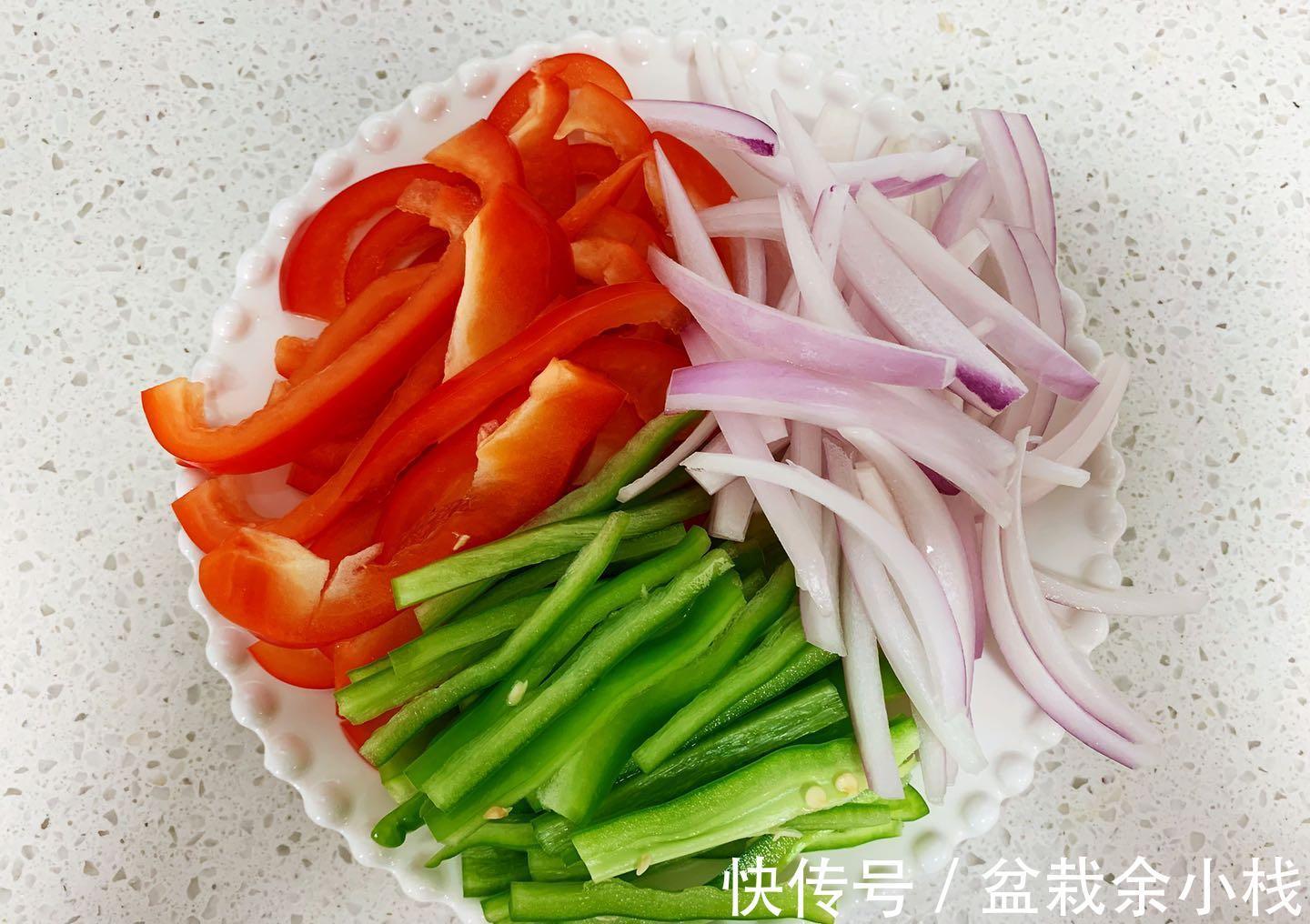 白洋葱|西餐厅招牌黑椒牛柳意面,学会此配方,1天3顿都吃不腻,特好吃