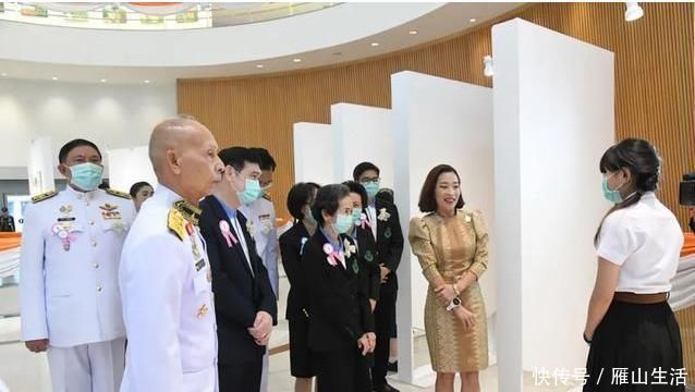 长发|诗丽吉嫡孙女剪掉十年长发换短发,清纯模样像极了奶奶,美得惊艳