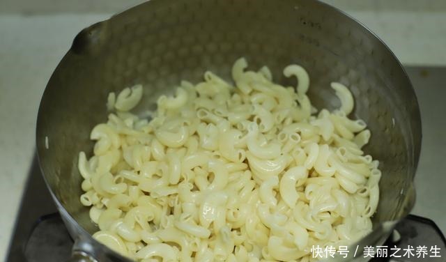 母子2人的早餐，发圈引来无数点赞，网友简单也可以很有仪式感