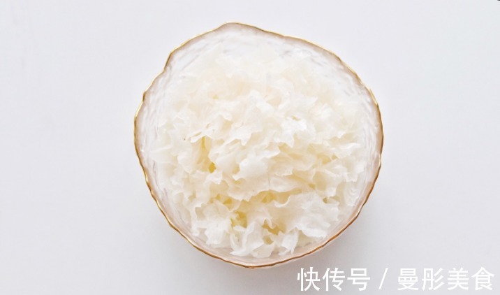 冰糖|既是甜品也是补品，这么好吃的紫薯银耳羹，女性朋友不要错过