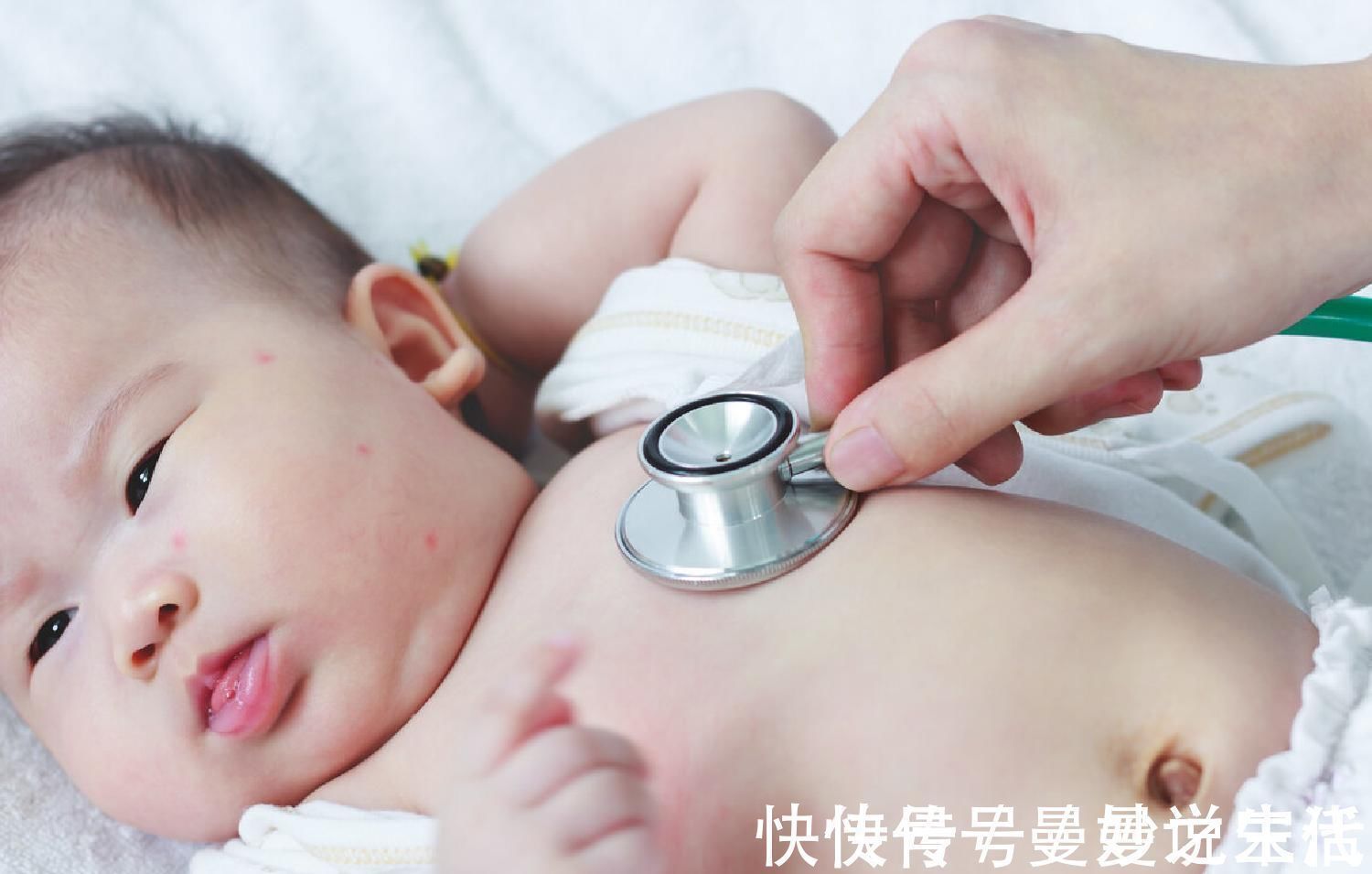 锻炼|这样陪两个月婴儿玩耍,不仅促进大脑和身体发育,还拉近亲子关系