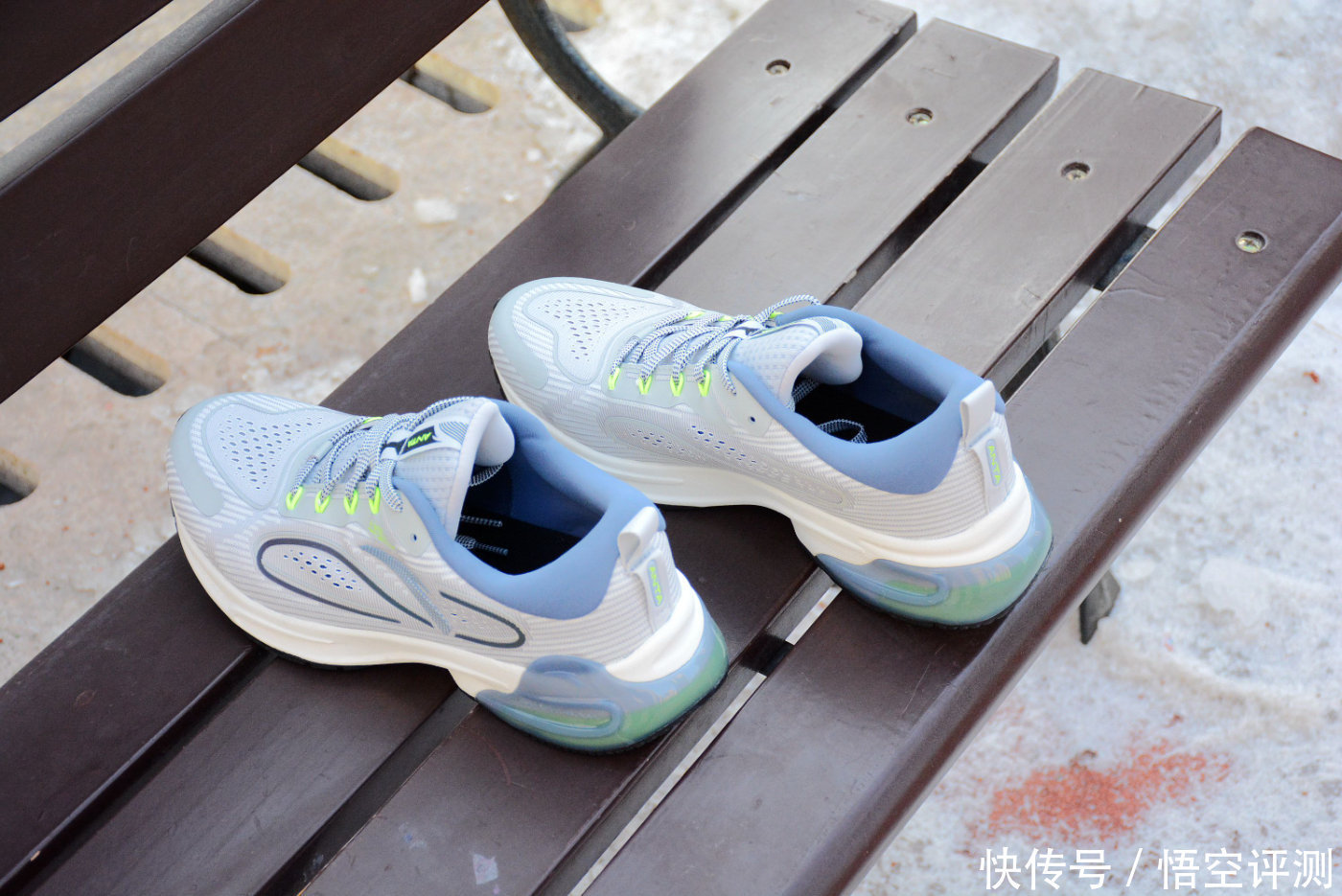 克服冬天跑步的困难?入手智能跑鞋吧:安踏联名咕咚跑步鞋评测
