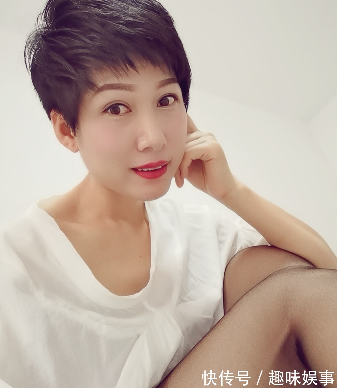 短发|短发的女人别具一番风韵,更需要搭配简洁的装扮!