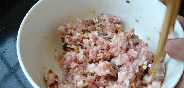 客家这一锅菜火了，13元食材简单做，出锅真香，上桌汤汁也不剩