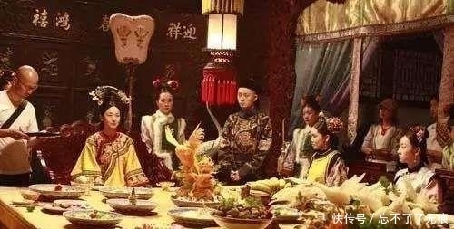 慈禧|慈禧一顿饭百道菜，此国统治者一天一顿饭，多年后清朝被此国打惨