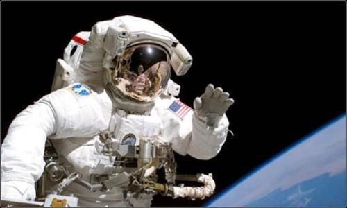 人体 如果宇航员不小心掉入太空,能够生存多长时间?答案很残酷