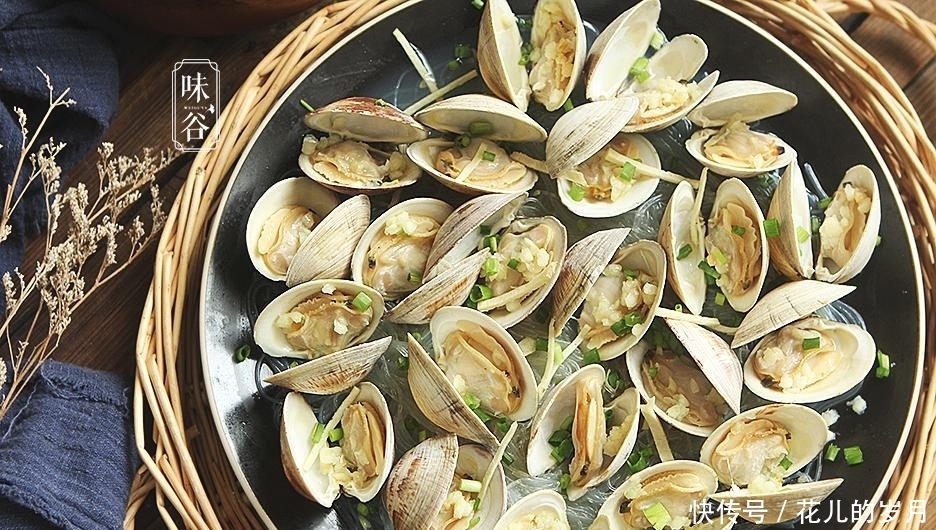 这海鲜春天最鲜嫩,和粉丝一起蒸,原汁原味又不失营养,老少都爱