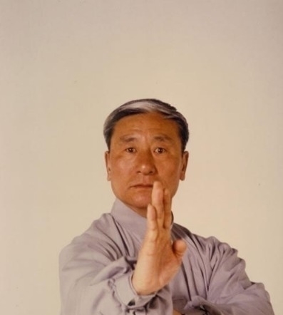世界第一|15岁打倒俄国大力士,成李小龙的偶像,人称“活着的霍元甲”