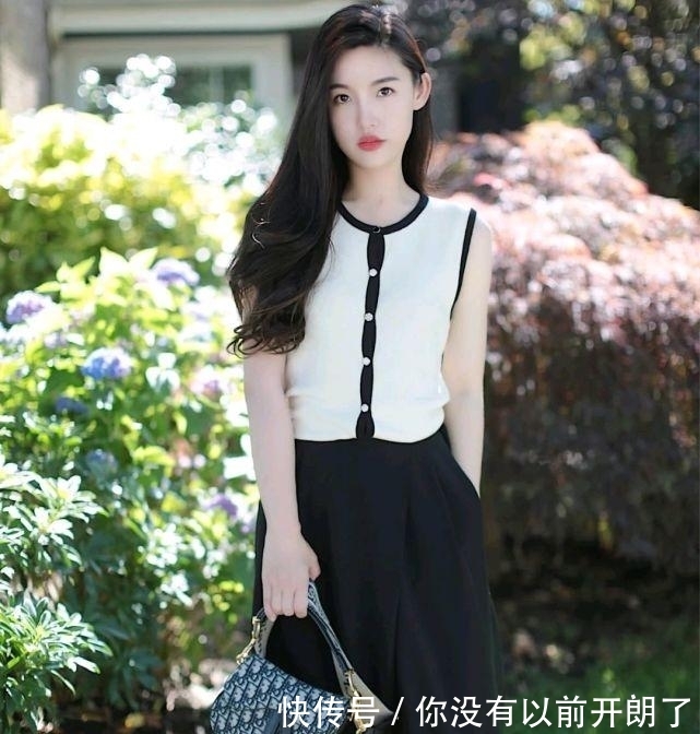 宽松|怎么穿搭才能成为精致的女人?简约休闲风就很高级,值得细细品味