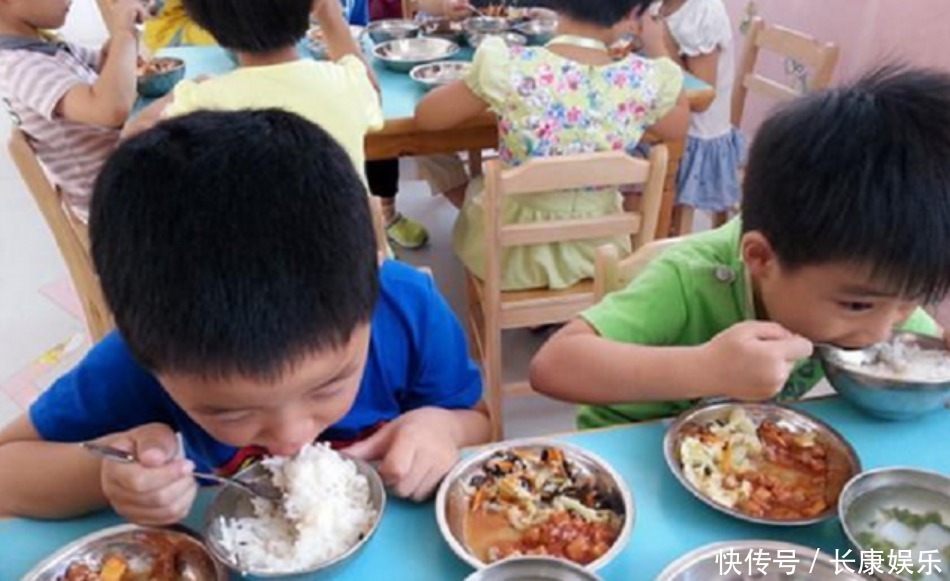 天价|妈妈溜进幼儿园,发现“天价午餐”真面目,宝妈:我们好欺负?