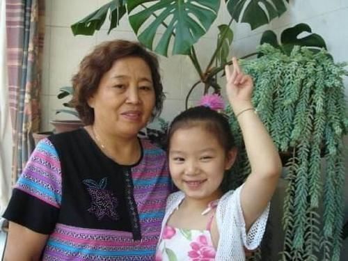 孩子|喜欢奶奶还是姥姥?7岁儿子一句平常话,揭开了现实的无奈和残酷