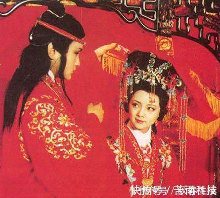 守寡|贾宝玉离家出走后，薛宝钗会为贾宝玉守寡吗她的词告诉我们答案