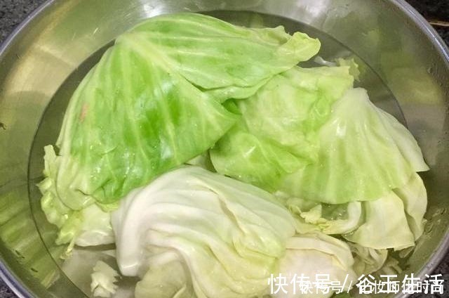 鸡精|怎么调饺子馅不干巴,还能鲜美嫩滑大厨教你一招,就是这么简单