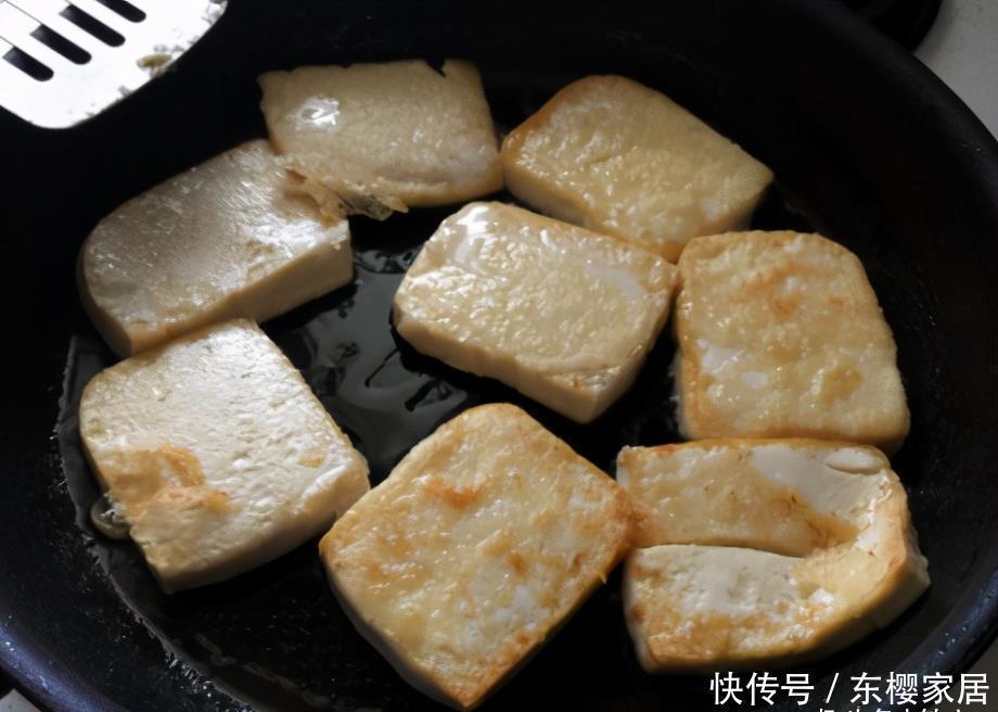 豆腐片|草鱼我家从不清蒸，放鸡蛋液里裹一裹，出锅解馋过瘾，连汤也不剩