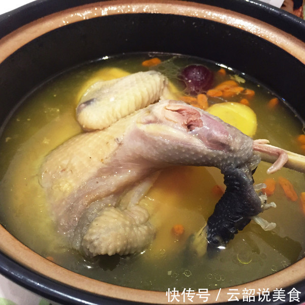 鸡汤怎么炖清亮鲜香，营养美味牢记2不用3窍门，鸡汤好喝人人夸
