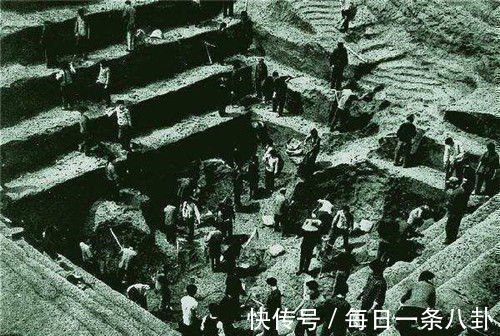 专家&古墓发现“不腐女尸”,几十位专家不敢动,盗墓贼看不下去我来