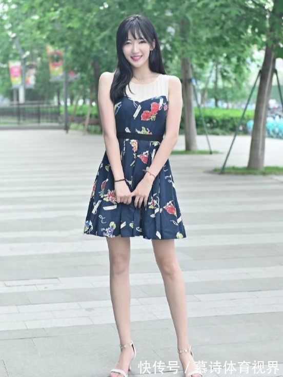 高跟鞋 纯色连衣裙过时了,今年流行的是印花裙,穿上也太美了吧
