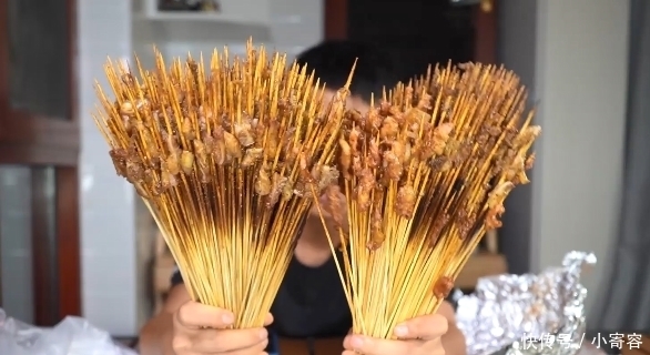 竹签|吃货买来五百根烧烤,剥下肉后,才知买的是竹签