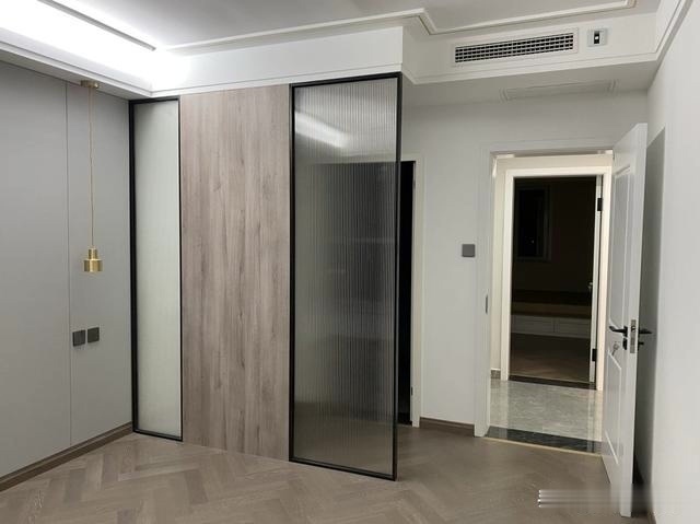 屋主|越来越多人这样装修,电视墙很实用,看她家,还没家具就很漂亮