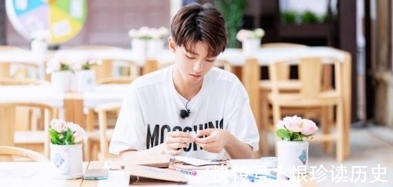 舞臺|在前輩面前出風頭、搶舞臺，周潔瓊的情商住在馬里亞納海溝？