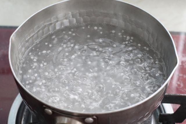 西米|夏日解暑小甜品，椰香浓郁、清凉爽口，吃着巨过瘾，完胜奶茶店