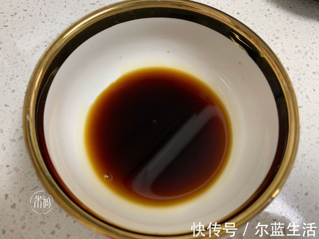 这两样素菜一起炒，实在太鲜香了，难怪女儿爱吃，比吃肉都香