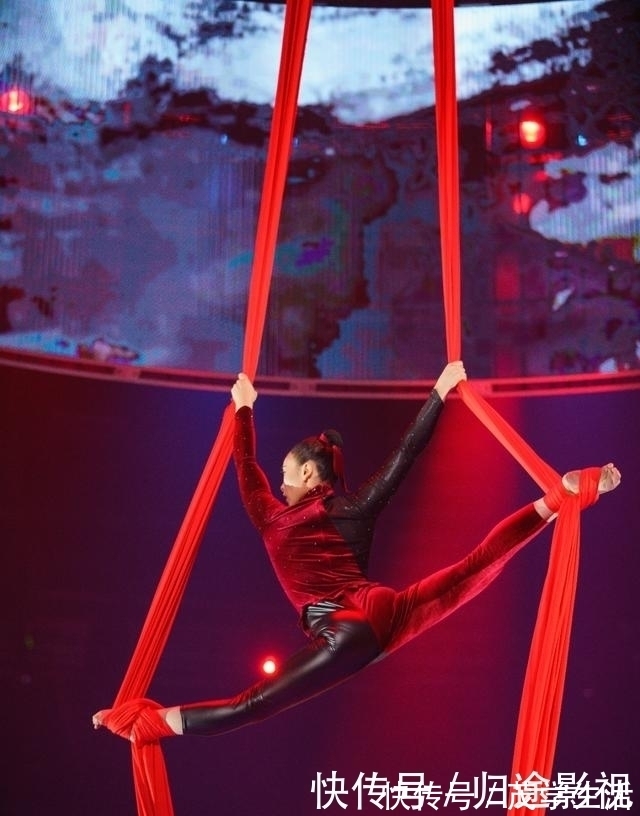 曾被診斷癱瘓傷殘,30歲卻手握長(zhǎng)綢高空翱翔,這位雜技巾幗太颯了