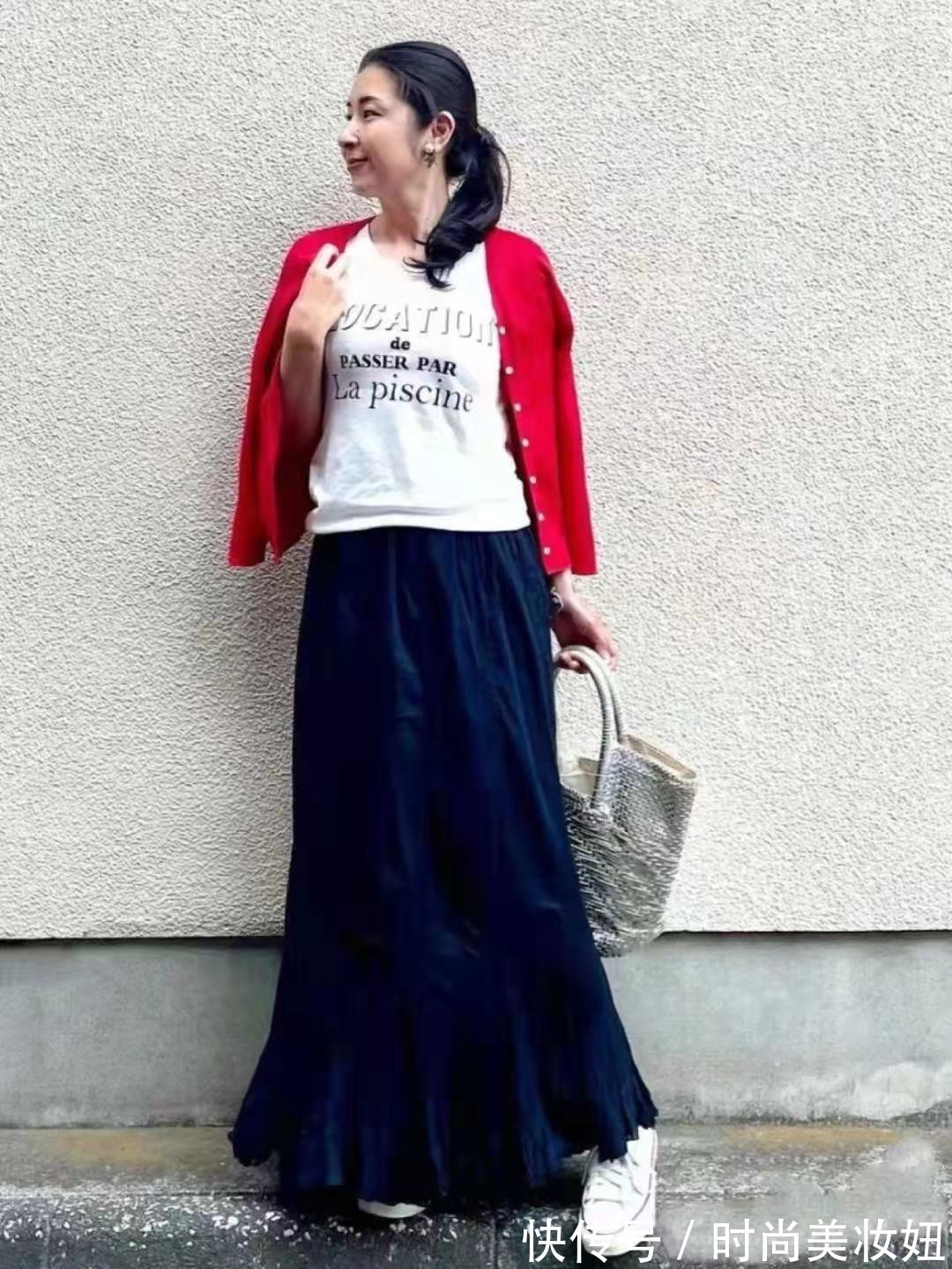 上衣|女人年纪越大,穿衣打扮要“气质”,普通人照着穿也优雅大气